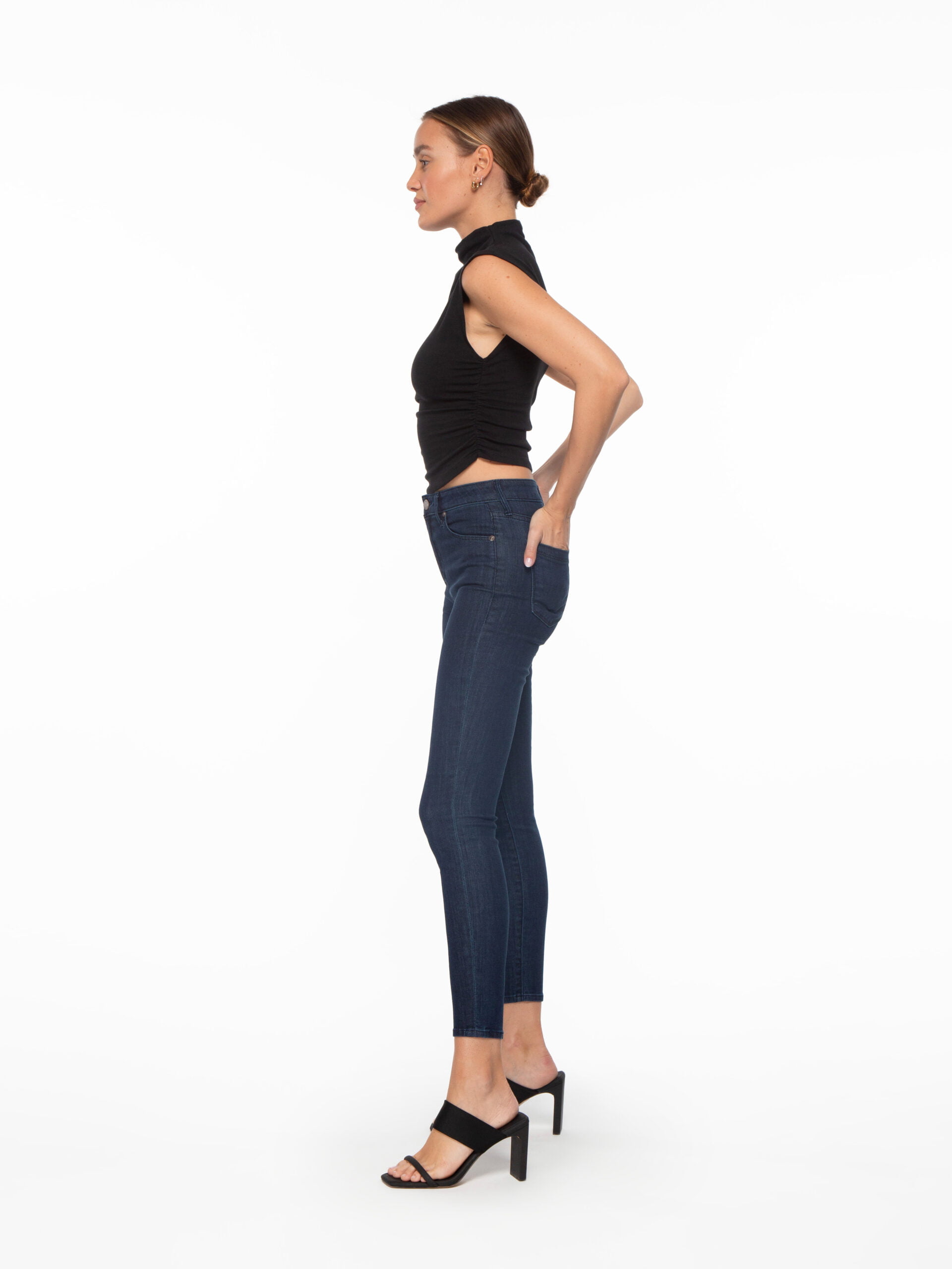 Bombshell Skinny in Davenport