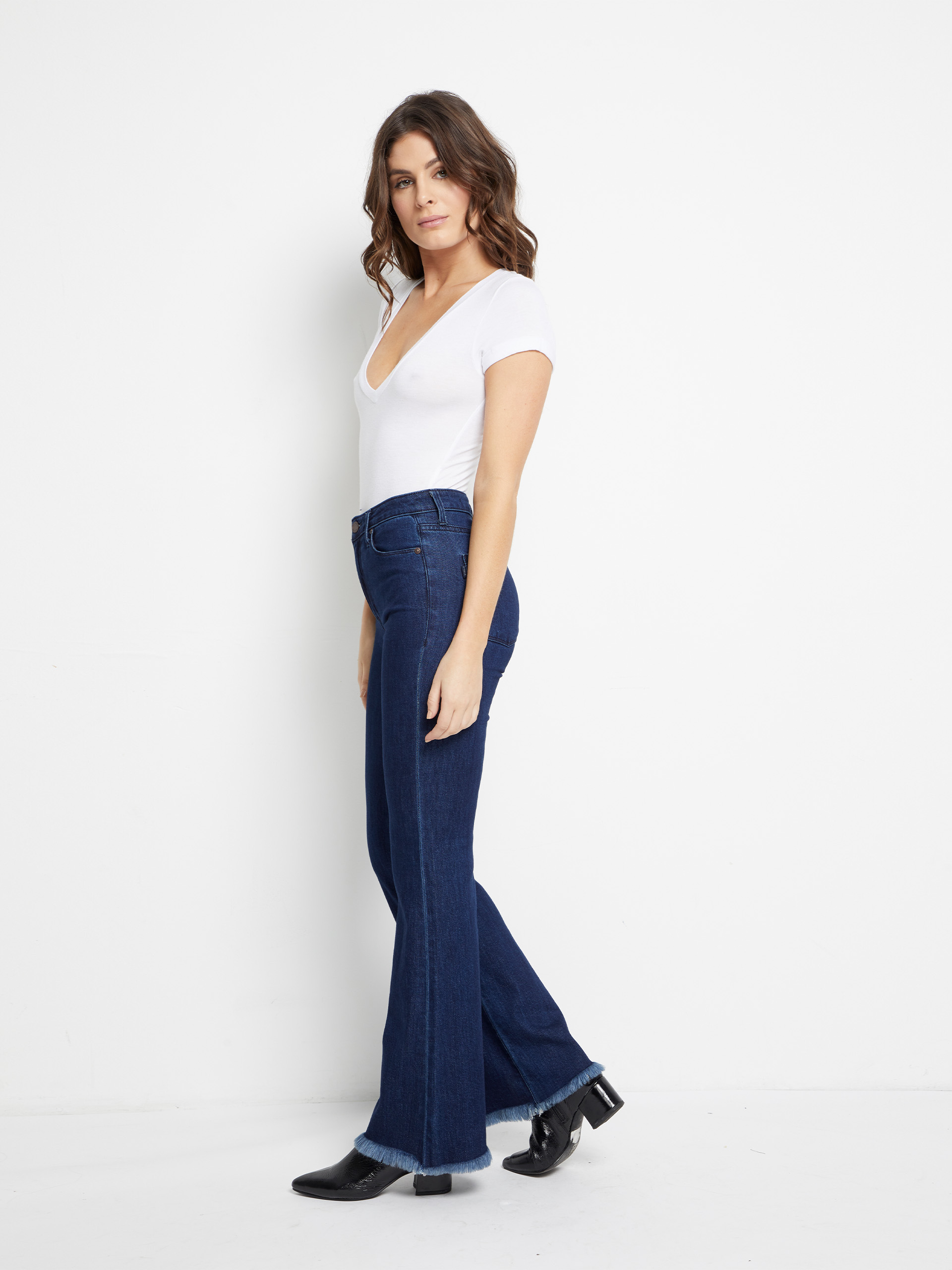 31” Bombshell Bell w/Fringe in Sky